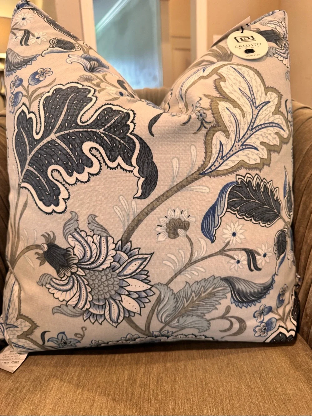 1-NWT CALLISTO HOME FLORAL DESIGN DECORATIVE PILLOW